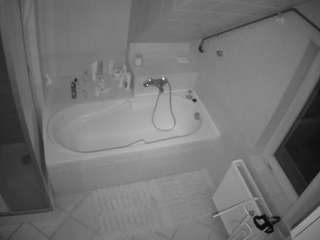 Voyeur House T camsoda voyeurcam-julmodels-bath-2nd-1