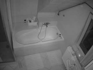 Cam Models Sites camsoda voyeurcam-julmodels-bath-2nd-1