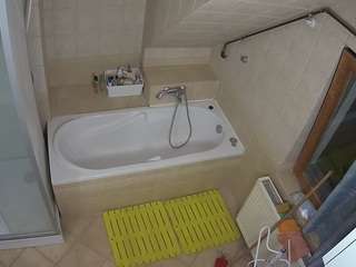 Vouyeur House camsoda voyeurcam-julmodels-bath-2nd-1