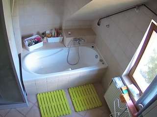 Live Nude Cam Models camsoda voyeurcam-julmodels-bath-2nd-1