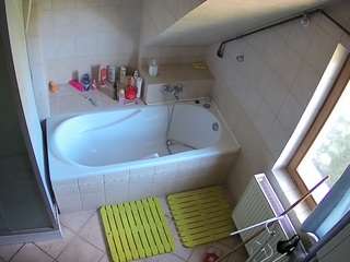 Vouyeur House camsoda voyeurcam-julmodels-bath-2nd-1