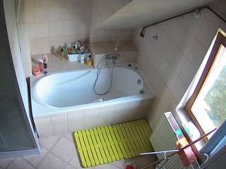 Search Cam Models camsoda voyeurcam-julmodels-bath-2nd-1