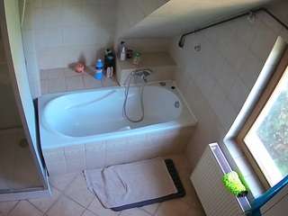 voyeurcam-julmodels-bath-2nd-1 from camsoda