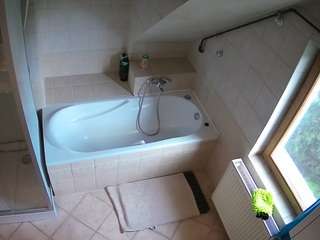 voyeurcam-julmodels-bath-2nd-1