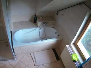 voyeurcam-julmodels-bath-2nd-1