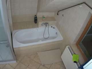 voyeurcam-julmodels-bath-2nd-1