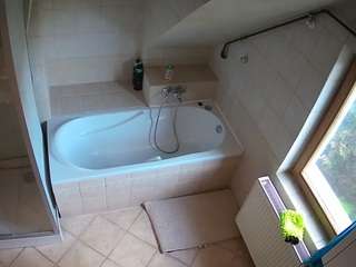 voyeurcam-julmodels-bath-2nd-1