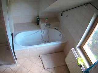 voyeurcam-julmodels-bath-2nd-1