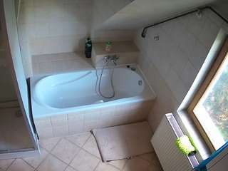 voyeurcam-julmodels-bath-2nd-1