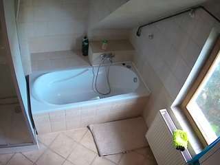 voyeurcam-julmodels-bath-2nd-1