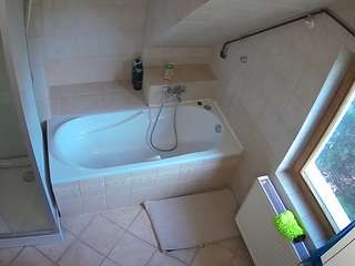 voyeurcam-julmodels-bath-2nd-1