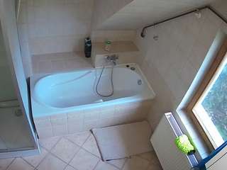 voyeurcam-julmodels-bath-2nd-1