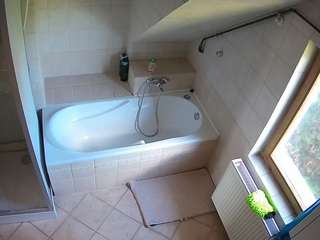 voyeurcam-julmodels-bath-2nd-1 from CamSoda
