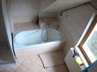 voyeurcam-julmodels-bath-2nd-1