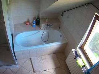 voyeurcam-julmodels-bath-2nd-1