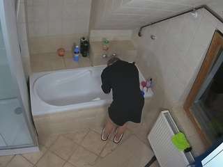 voyeurcam-julmodels-bath-2nd-1