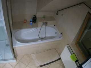 voyeurcam-julmodels-bath-2nd-1