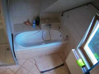 voyeurcam-julmodels-bath-2nd-1