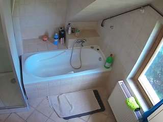 voyeurcam-julmodels-bath-2nd-1