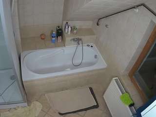 voyeurcam-julmodels-bath-2nd-1 Thumb Image