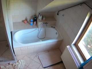 voyeurcam-julmodels-bath-2nd-1