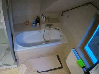 voyeurcam-julmodels-bath-2nd-1