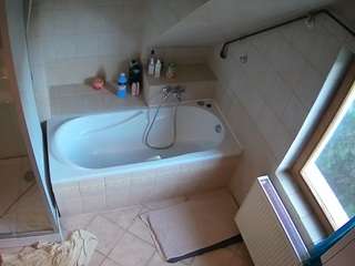 voyeurcam-julmodels-bath-2nd-1