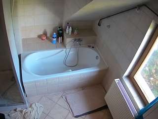 voyeurcam-julmodels-bath-2nd-1