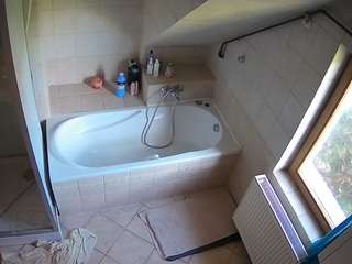 voyeurcam-julmodels-bath-2nd-1