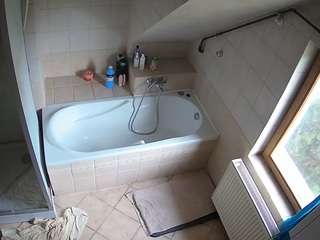 voyeurcam-julmodels-bath-2nd-1 Thumb Image