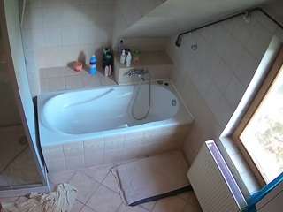voyeurcam-julmodels-bath-2nd-1