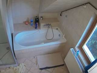 voyeurcam-julmodels-bath-2nd-1