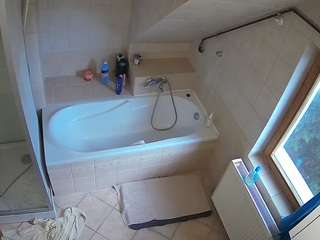 voyeurcam-julmodels-bath-2nd-1