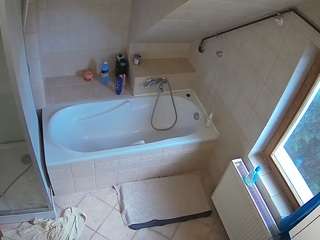 voyeurcam-julmodels-bath-2nd-1