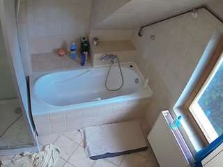 voyeurcam-julmodels-bath-2nd-1