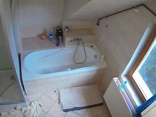 voyeurcam-julmodels-bath-2nd-1
