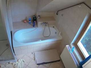 voyeurcam-julmodels-bath-2nd-1