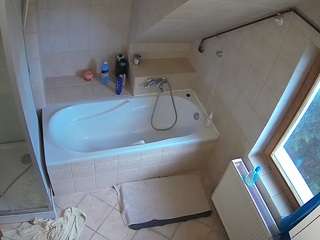 voyeurcam-julmodels-bath-2nd-1