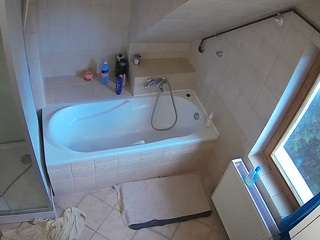 voyeurcam-julmodels-bath-2nd-1