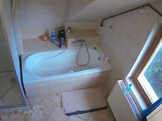 voyeurcam-julmodels-bath-2nd-1