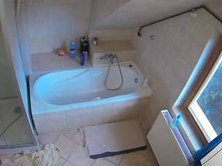 voyeurcam-julmodels-bath-2nd-1