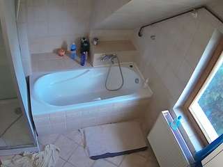 voyeurcam-julmodels-bath-2nd-1