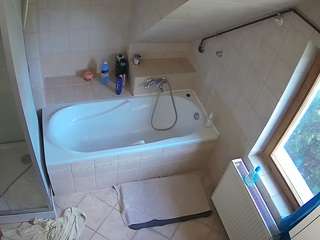 voyeurcam-julmodels-bath-2nd-1
