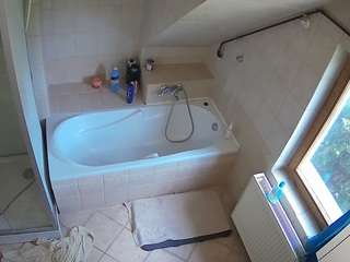 voyeurcam-julmodels-bath-2nd-1