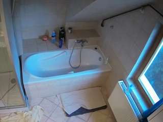 voyeurcam-julmodels-bath-2nd-1