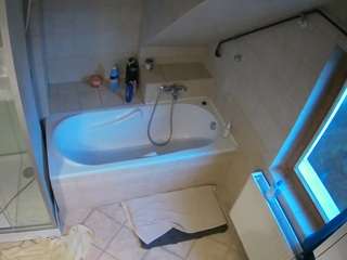 voyeurcam-julmodels-bath-2nd-1