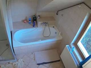 voyeurcam-julmodels-bath-2nd-1