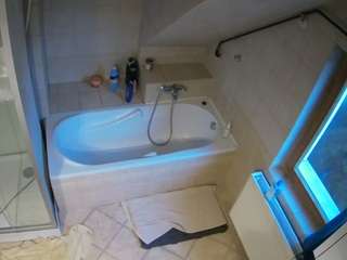 voyeurcam-julmodels-bath-2nd-1