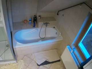 voyeurcam-julmodels-bath-2nd-1