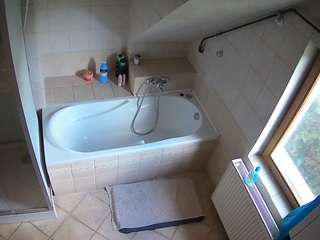 voyeurcam-julmodels-bath-2nd-1